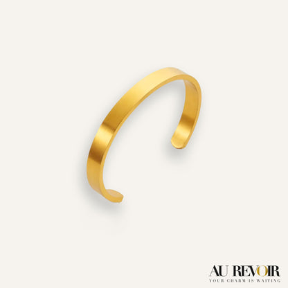 High quality bracelet with personalised engraved name  on it 