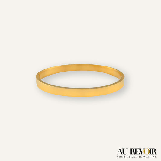 Custom engraving on your gold bracelet of stainless steel jewelry 