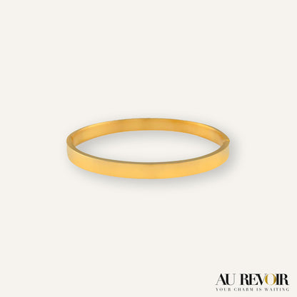 Custom engraving on your gold bracelet of stainless steel jewelry 